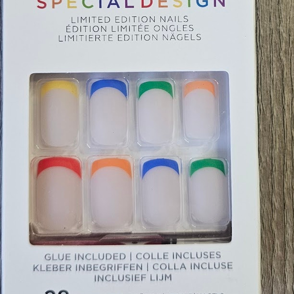 KISS Special Design Limited Edition Pride Nails ‘First Class’ 28 Count NWT